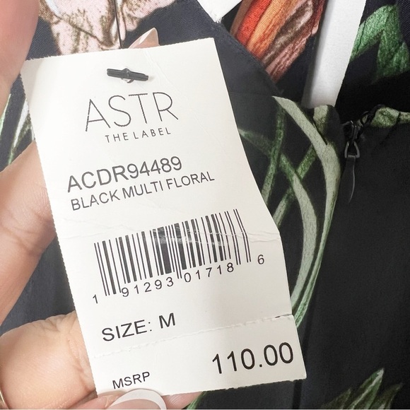 NEW with tags ASTR The Label Luciana Floral Halter Wrap Dress Size Medium - Picture 5 of 8